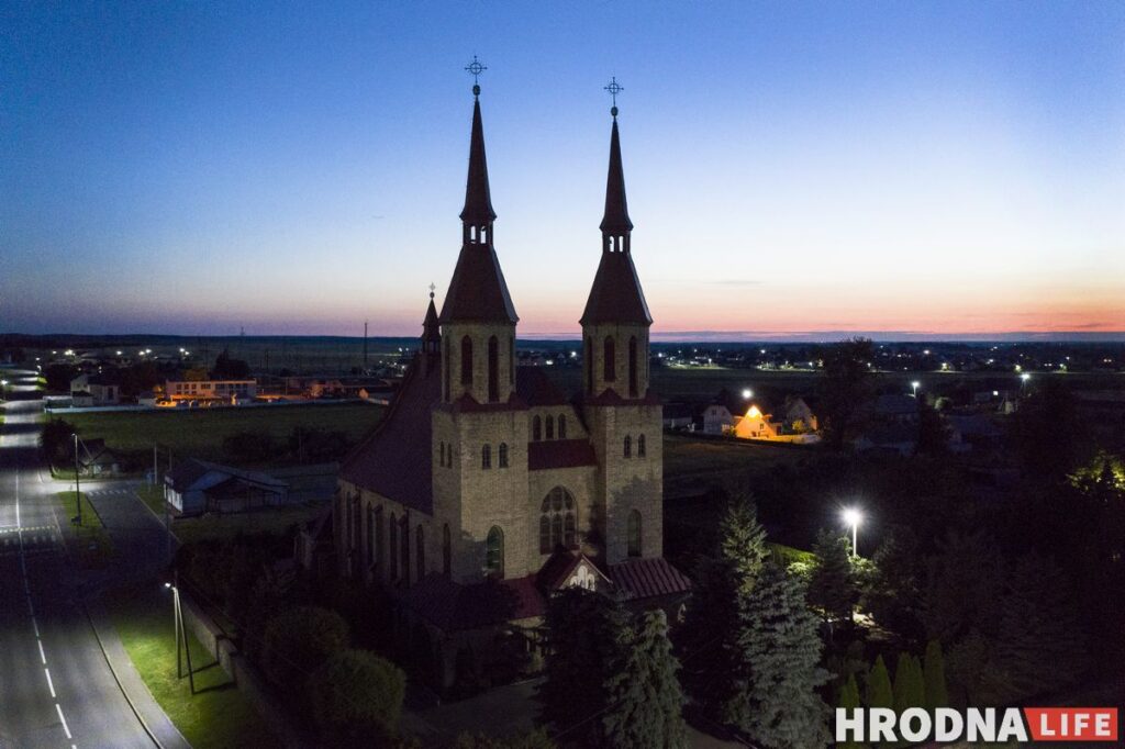 Горад Ларысы Геніюш, радзіма беларускіх немцаў і сядзіба, дзе гасцяваў Напалеон. 10 месцаў паміж Свіслаччу і Зэльвай – за 1 дзень