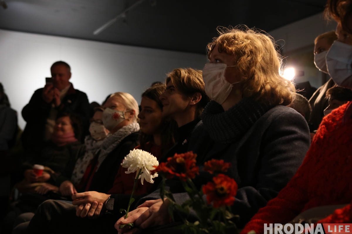 Тюлень, улитки и автозак. Актеры драмтеатра Гродно показали второй (не)спектакль
