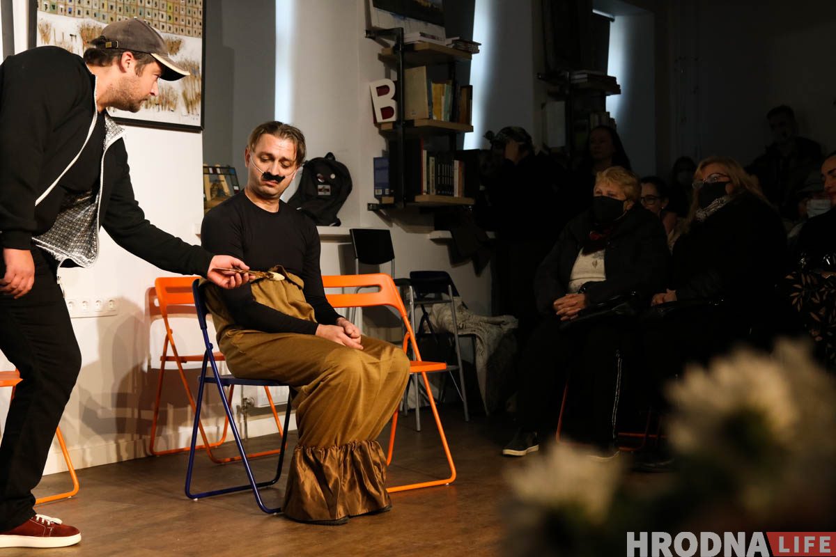 Тюлень, улитки и автозак. Актеры драмтеатра Гродно показали второй (не)спектакль