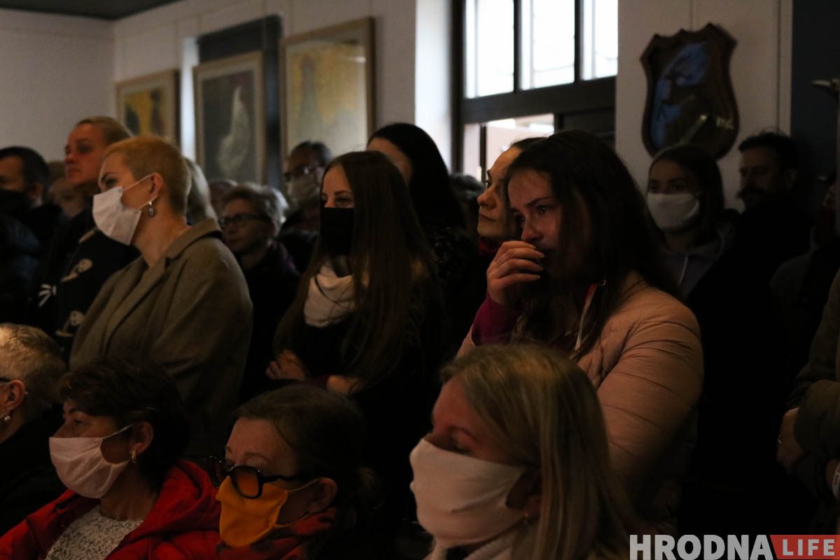 Тюлень, улитки и автозак. Актеры драмтеатра Гродно показали второй (не)спектакль