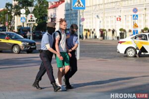 "Сабраў рэчы за 20 хвілін". Гродзенец распавёў, як выбіраў паміж турмой і эміграцыяй "Сабраў рэчы за 20 хвілін". Гродзенец распавёў, як выбіраў паміж турмой і эміграцыяй