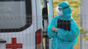 “Як у пекле. Кожны другі - з "каронай", працуем па 15 гадзін на дзень". Лекарка распавяла пра другую хвалю каранавіруса ў паліклініках Гродна