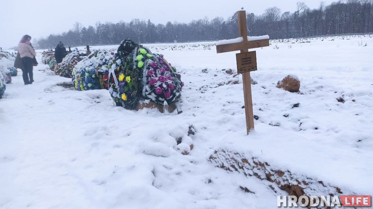 Гродненского “Свистуна” похоронили спустя месяц после смерти: вот, где находится могила музыканта
