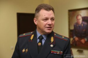 Вадзім Сіняўскі стаў новым кіраўніком МНС Беларусі. Ён кіраваў міліцыяй Гродна, разганяў пратэсты і прабачаўся за гвалт Вадзім Сіняўскі стаў новым кіраўніком МНС Беларусі. Ён кіраваў міліцыяй Гродна, разганяў пратэсты і прабачаўся за гвалт