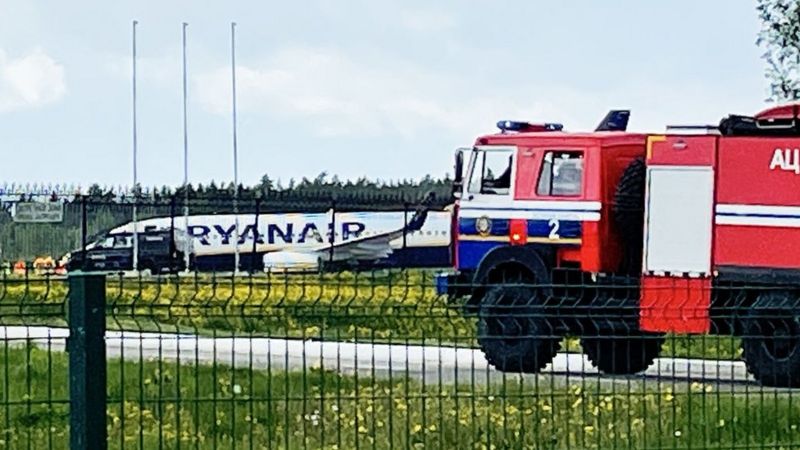 "Беларусь захапіла лайнер з дысідэнтам". Што замежныя СМІ пісалі пра вымушаную пасадку рэйсу Ryanair у Мінску "Беларусь захапіла лайнер з дысідэнтам". Што замежныя СМІ пісалі пра вымушаную пасадку рэйсу Ryanair у Мінску