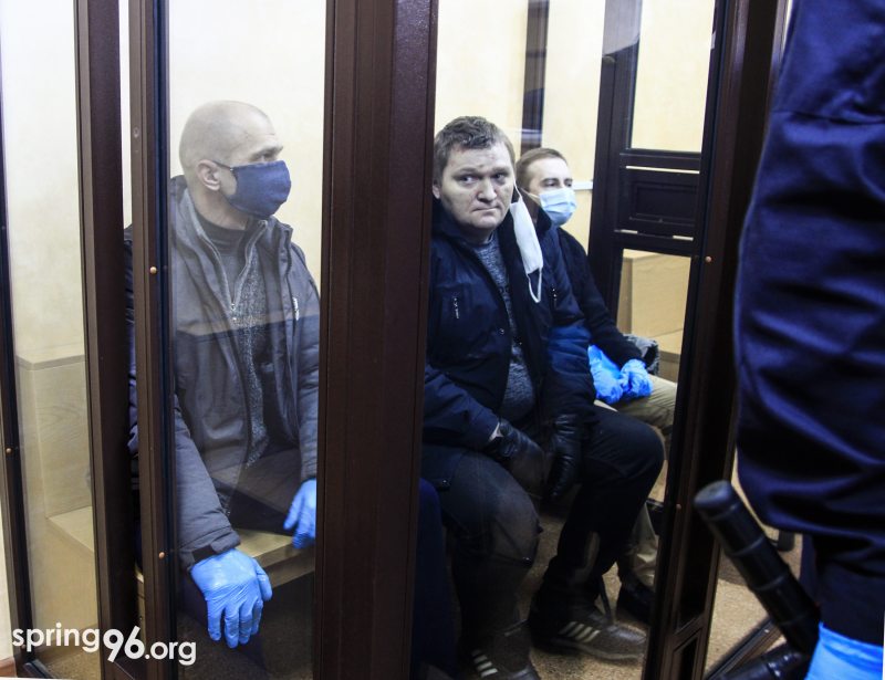 Гродзенцам запатрабавалі пакаранні па "справе Ціханоўскага". Пяць фактаў пра справу, якая доўжыцца год (абноўлена) Абвінавачаныя Уладзімір Кніга, Яўген Разнічэнка і Дзмітрый Фурманаў
