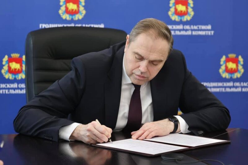 Спыталі ва Уладзіміра Караніка пра вынікі яго працы. Ён прапанаваў чытаць Facebook Спыталі ва Уладзіміра Караніка пра вынікі яго працы. Ён прапанаваў чытаць Facebook