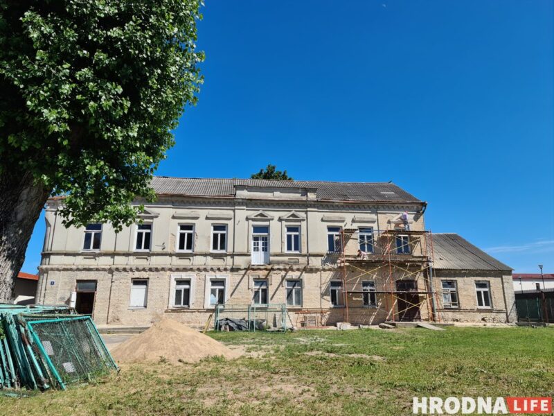 У Гродне прадаюць 100-гадовы дзіцячы садок: мог стаць сацыяльным цэнтрам, але новы архіепіскап перадумаў Прадаецца былы дзіцячы садок на Васілька, 5 у Гродне.