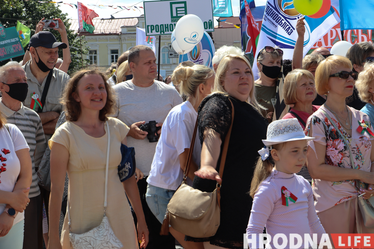 Концерт на Ленина и медведь в парке. Как прошел День Независимости в Гродно