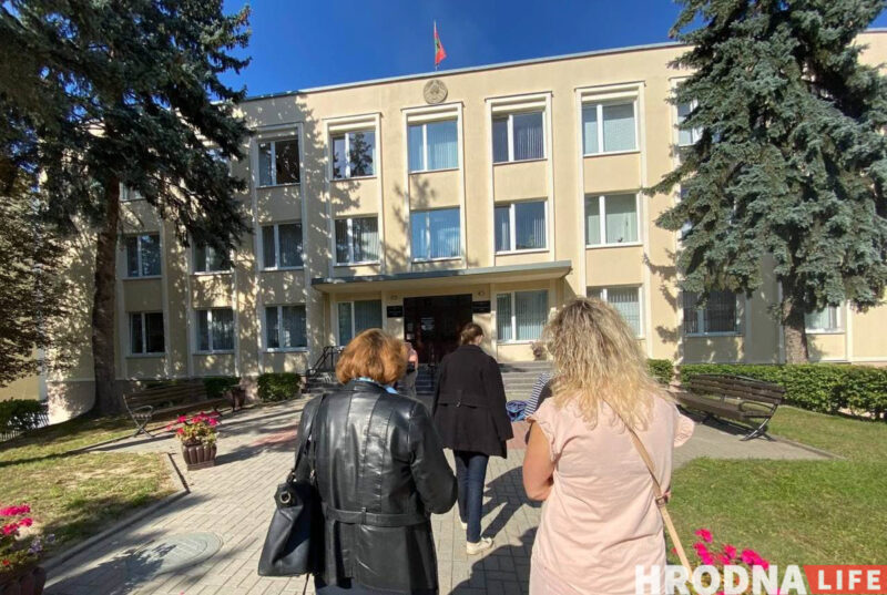 Справу адкласці, меру стрымання - пакінуць. Па справе гродзенца Аўсіевіча прызначылі дадатковую экспертызу Справу адкласці, меру стрымання - пакінуць. Па справе гродзенца Аўсіевіча прызначылі дадатковую экспертызу
