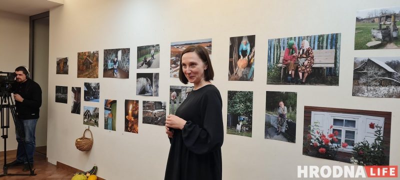 Фотовыставку Наталии Дорош "Карані" открыли в Вильнюсе. Снимки смотрели под стихи Ларисы Гениюш