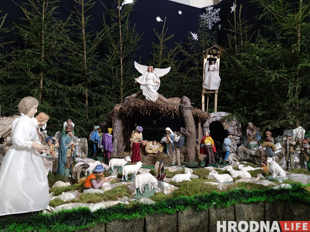 Завтра - Рождество. Как выглядят шопки в костелах Гродно накануне праздника