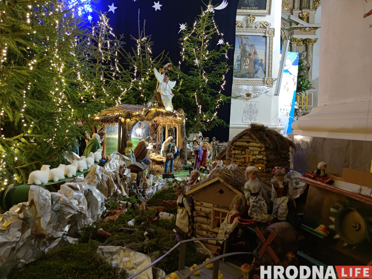 Завтра - Рождество. Как выглядят шопки в костелах Гродно накануне праздника