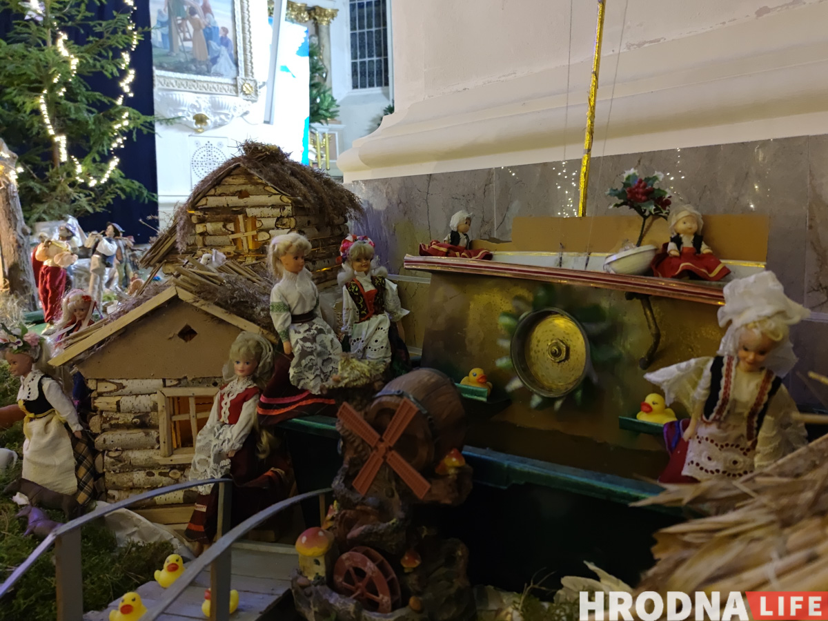 Завтра - Рождество. Как выглядят шопки в костелах Гродно накануне праздника