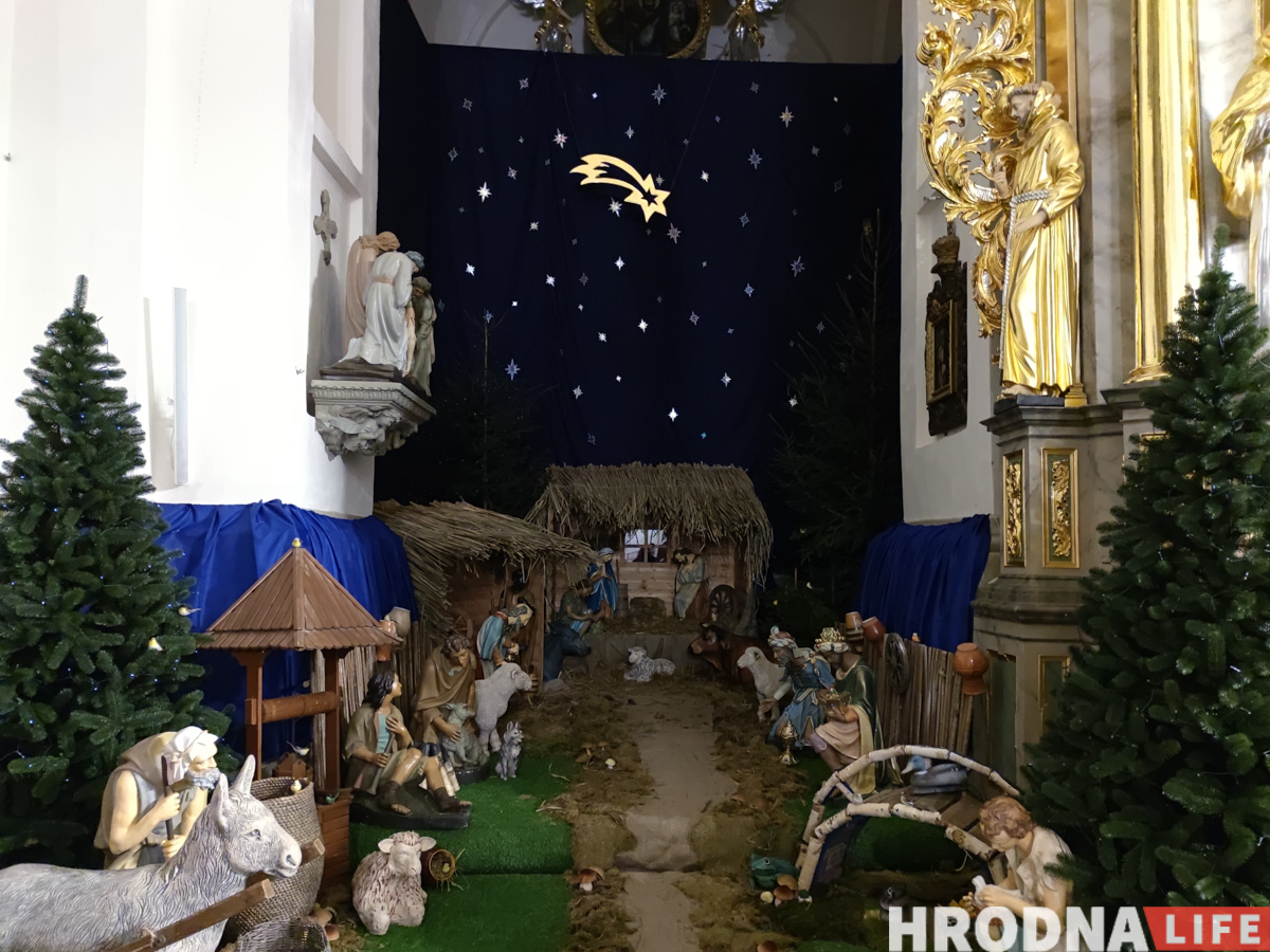 Завтра - Рождество. Как выглядят шопки в костелах Гродно накануне праздника