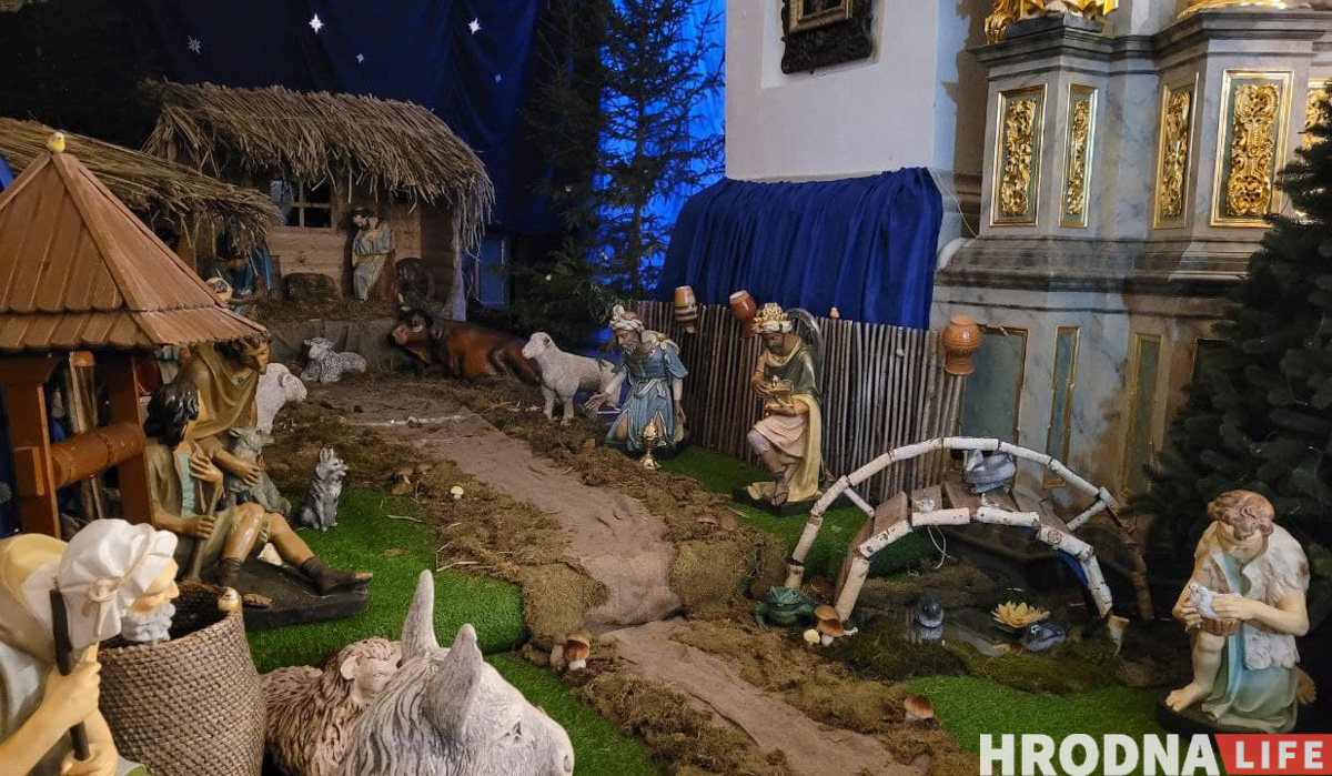 Завтра - Рождество. Как выглядят шопки в костелах Гродно накануне праздника