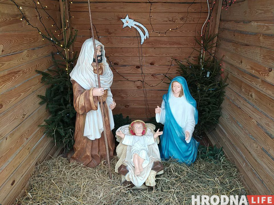 Завтра - Рождество. Как выглядят шопки в костелах Гродно накануне праздника