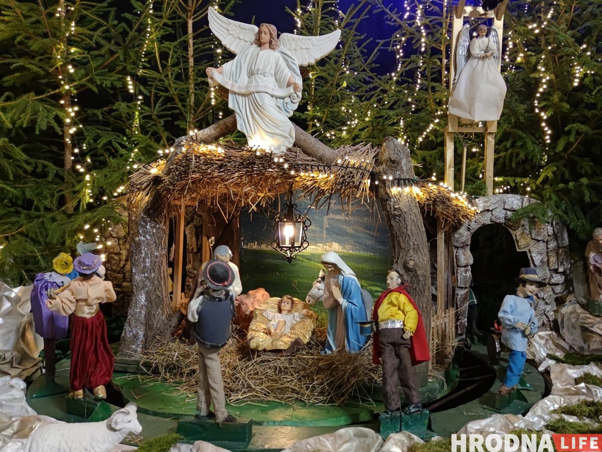 Завтра - Рождество. Как выглядят шопки в костелах Гродно накануне праздника