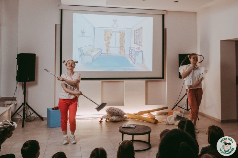 “Самыя неабароненыя зараз дзеці”. Дзве акторкі з Гродна паставілі ў Польшчы казку для беларускіх і ўкраінскіх дзяцей