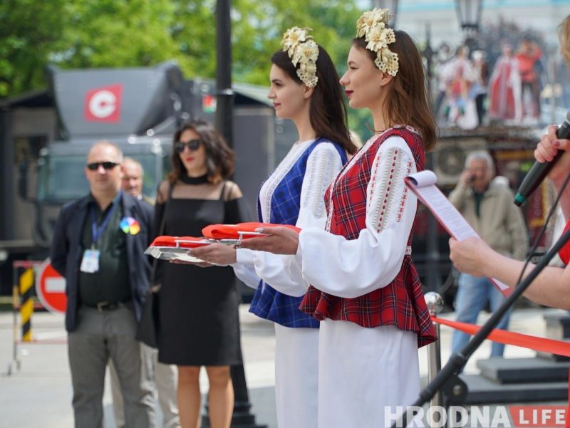 “Ён падвяргаецца крытыцы, але гэта першы такі праект”. На Замкавай адкрылі “Дом рыбака”