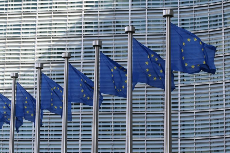 Белорусы запустили петицию за вступление в Евросоюз. Смотрите, сколько уже собрали подписей (спойлер: пока далеко не миллион) Здание Еврокомиссии в Брюсселе. Фото: Guillaume Périgois, unsplash.com