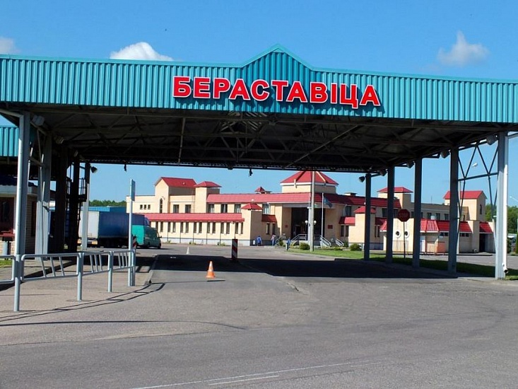 Плаціць будуць усе: платная чарга на мяжы стала абавязковай, браніраванне часу адмянілі
