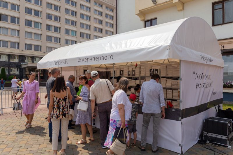 МАЗ з ралі "Дакар" і цягач для самалёта як сцэна. Якую тэхніку паказалі гродзенцам на выставе Форуму рэгіёнаў