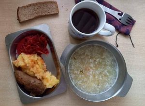 "Тыдзень на дыеце - чаму б не?" Гродзенцы і гродзенкі расказалі, чым іх кармілі ў бальніцах больничная еда