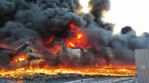 Ад лясных пажараў да голаду ў бедных краінах. Як беларусы працуюць над экалагічнымі наступствамі вайны ва Украіне Пожар в Сумах после обстрелов. Фото: pravda.com.