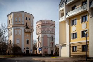 Колькі каштуе мастацтва? Гродзенкі ў Гродне і ў Швецыі прадаюць свае малюнкі - але кошты вельмі розныя Колькі каштуе мастацтва? Гродзенкі ў Гродне і ў Швецыі прадаюць свае малюнкі - але кошты вельмі розныя