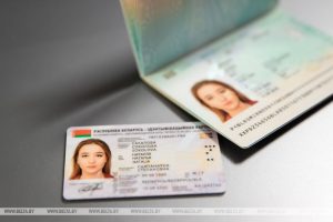 Міліцыя прапануе беларусам рабіць біяметрычныя ID-карткі. Для звычайных пашпартоў “адсутнічае кампанент” Міліцыя прапануе беларусам рабіць біяметрычныя ID-карткі. Для звычайных пашпартоў “адсутнічае кампанент”