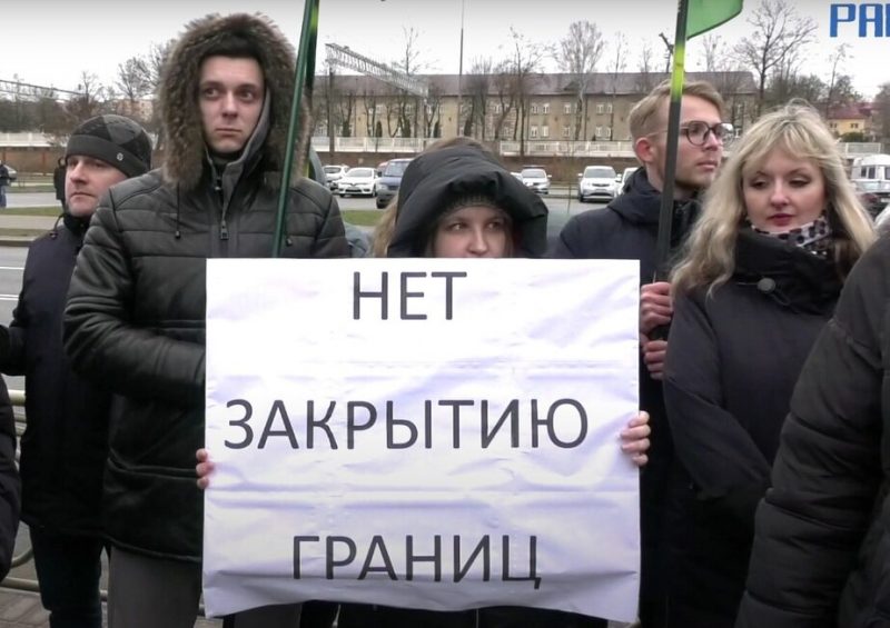 Неравнодушный БРСМ и активист компартии. Что за граждане пикетировали под консульством Польши против закрытия "Берестовицы"