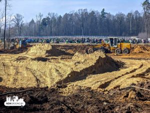 Ля могілак “Аўльс” зноў пачалі капаць - але гэта не пашырэнне. Што адбываецца? Сажалка на могілках Аўльс