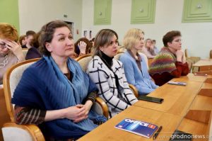 Гараскоп гродзенскіх чыноўнікаў на 2020 год у дапамогу гарадскім актывістам Супрацоўнікі абласнога інстытута развіцця адукацыі слухаюць пасланне Лукашэнкі