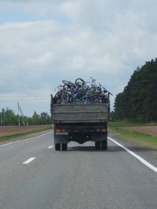 На мяжы з Літвой раварыстаў перасталі пускаць без чаргі. Аднойчы так ужо было Ровары ў грузавіку