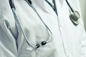 У снежні ў Навагрудку за лагатыпы судзілі шэсць работнікаў медыцынскіх устаноў Лекар, медыцына, урач