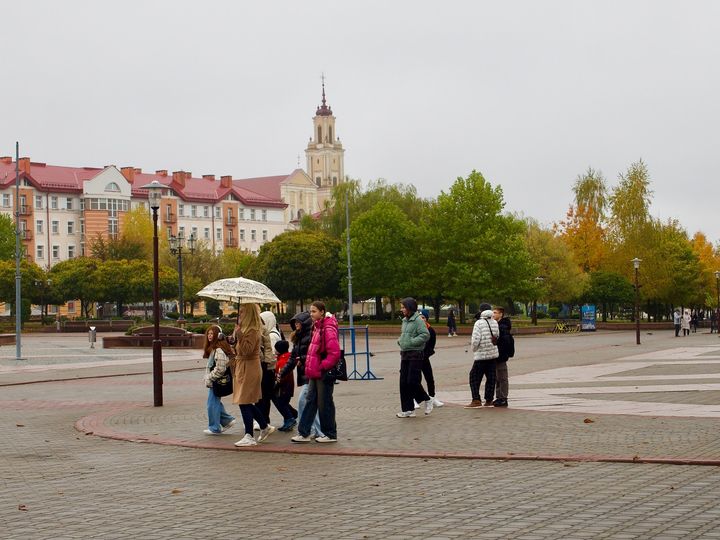 "Ездзяць, але не афішуюць». Што адбываецца з турызмам у Гродзенскай вобласці? Савецкая плошча ў Гродне