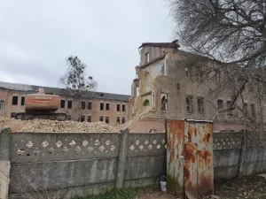 На Шчорса зносяць аўтэнтычную казарму XIX ст. - а абяцалі рэканструяваць Знос казармы на Шчорса, 2