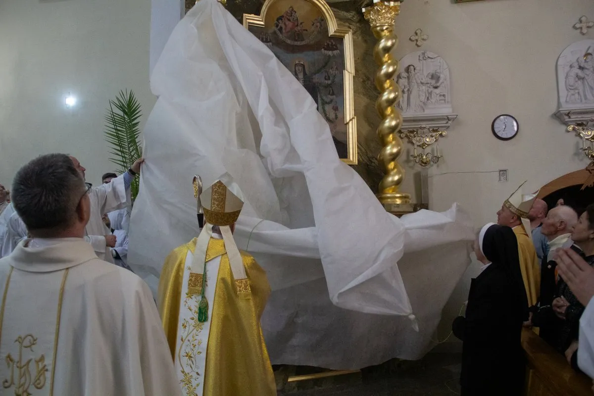 Асвячэнне новых алтароў пабрыгіцкага касцёла