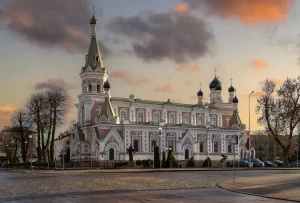 Сафары, вузкакалейка і Жыровічы: што шукаюць турысты ў Гродзенскай вобласці Праваслаўны сабор у Гродне. Фота: iStock