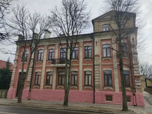 Леніна, 32