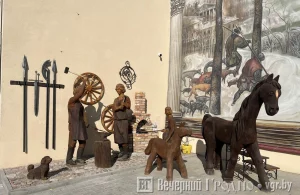 У цэнтры Гродна з’явілася новая фотазона - кавальскі дворык Інсталяцыя кавальскага дворыка на Маркса, 11. Фота: "Вячэрні Гродна"
