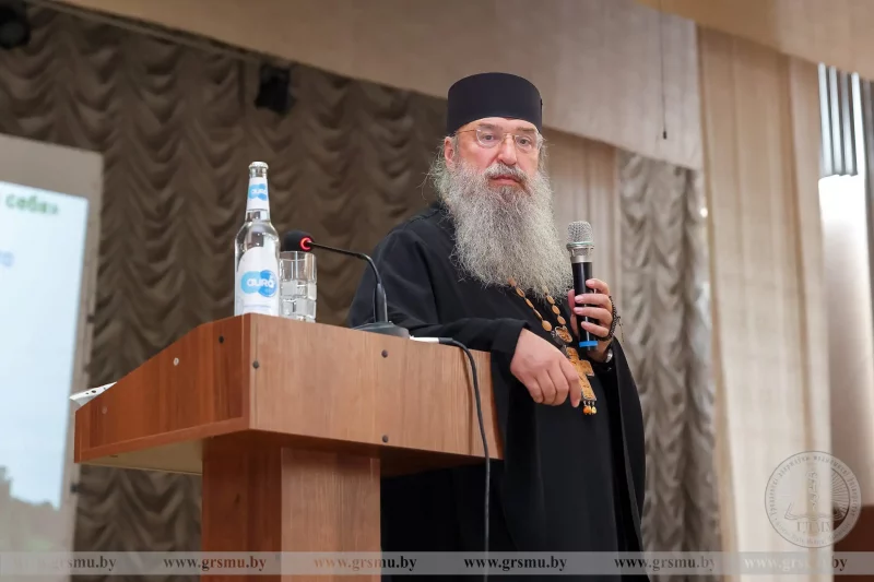 Прадстаўнік РПЦ, які раней ездзіў у Марыупаль, зладзіў тур па Гродзенскай вобласці. Ён сустрэўся са студэнтамі і прыхаджанамі