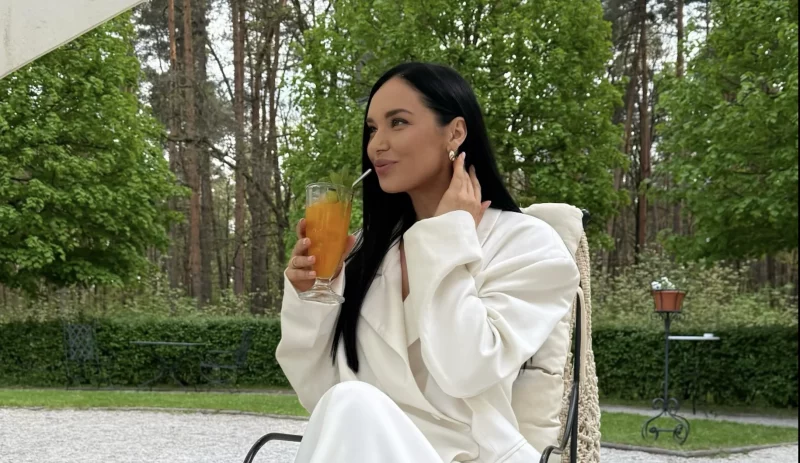 Mrs Globe з Гродна Лана Глумакова напісала кнігу пра «жаночы магнетызм» Mrs Globe з Гродна Лана Глумакова напісала кнігу пра «жаночы магнетызм»
