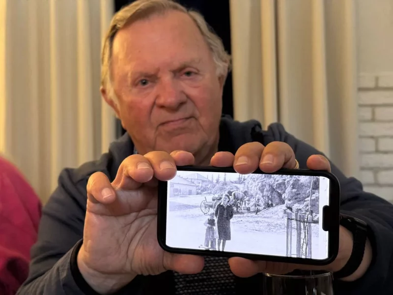 «Я шчасліўчык па жыцці». 100 гадоў таму дзед Эндру быў прэзідэнтам Гродна, а сёння 86-гадовы ўнук па крупінках узнаўляе гісторыю сям'і Эндру Стэмпнеўскі ў Беластоку, чэрвень 2025