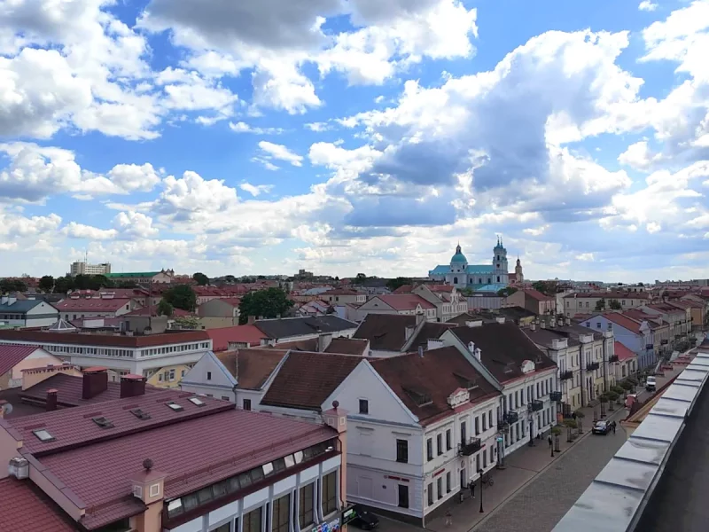 Дарогі без рамонту, агрэсіўныя птушкі і кветкі, якія загароджваюць агляд: чым незадаволеныя жыхары Гродна Исторический центр Гродно. Фото из архива Hrodna.life