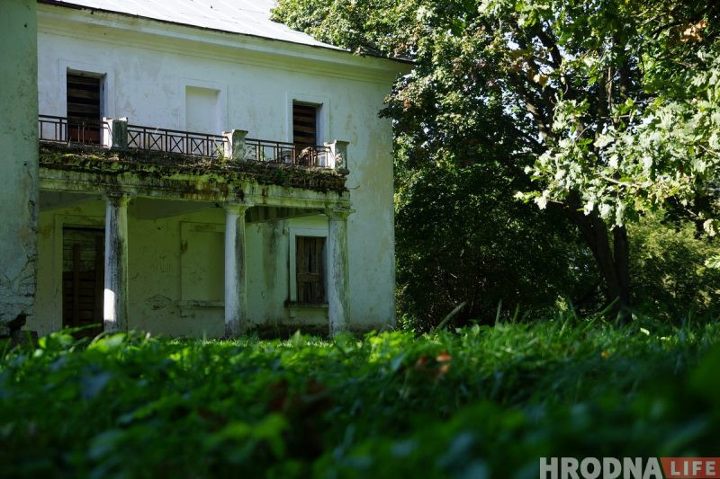 У Шчорсах зноў паспрабуюць прадаць бібліятэку, дзе працаваў Адам Міцкевіч. Цяпер амаль за бясцэнак Щорсы. Фото: Hrodna.life