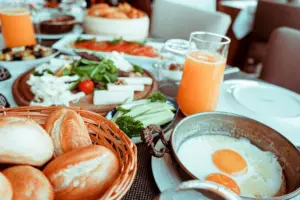 Жыхары Гродзенскай вобласці сталі есці менш бульбы, але больш мяса і садавіны еда