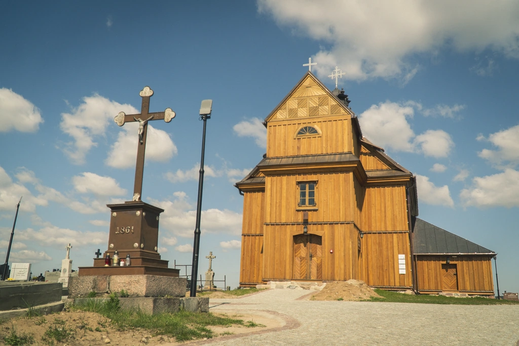 Бывшая униатская церковь, а теперь католический костёл на кладбище в Соколах. Фото: Hrodna.life