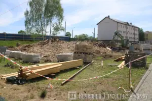Закінуты дом на Будзённага разабралі на цэглу Закінуты дом на Будзённага разабралі на цэглу